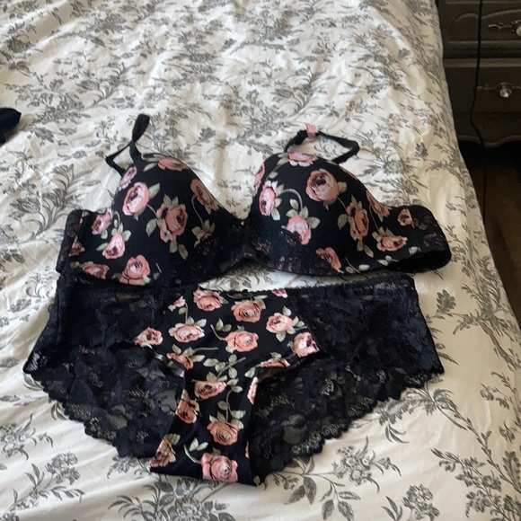 La Vie En Rose. Floral Lingerie Set - Picture 1 of 1